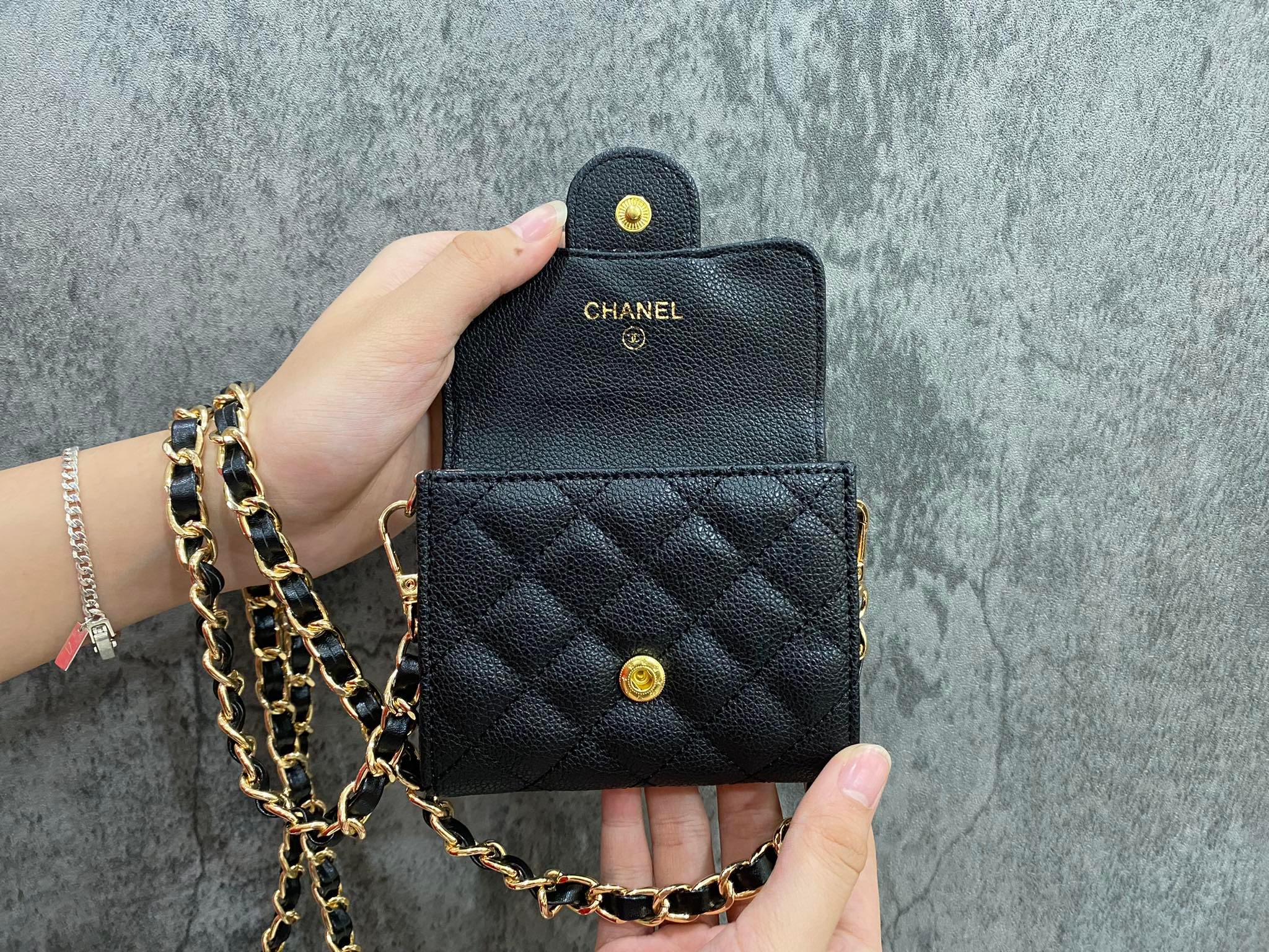 Chanel Gift Box Luxury Accessories on Carousell #40 Chanel Gift Box Luxury Accessories on Carousell
